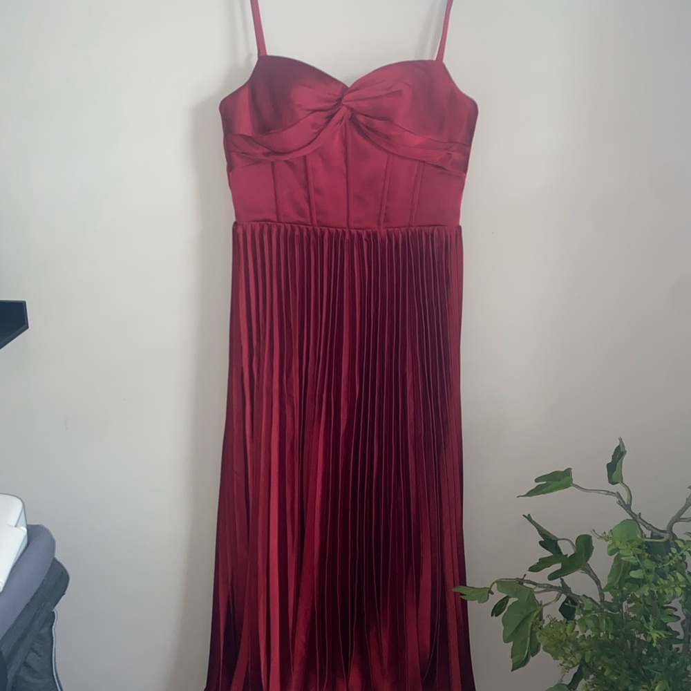 Elegant Burgundy Pleated Dress - Picture 5 of 11